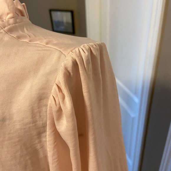 ๐ 3 for $45 Old Navy Pink Ruffle Neck Top EUC Size L - Picture 4 of 15